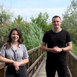 voditelji emisije Karmen Levar i Anton Smrekar